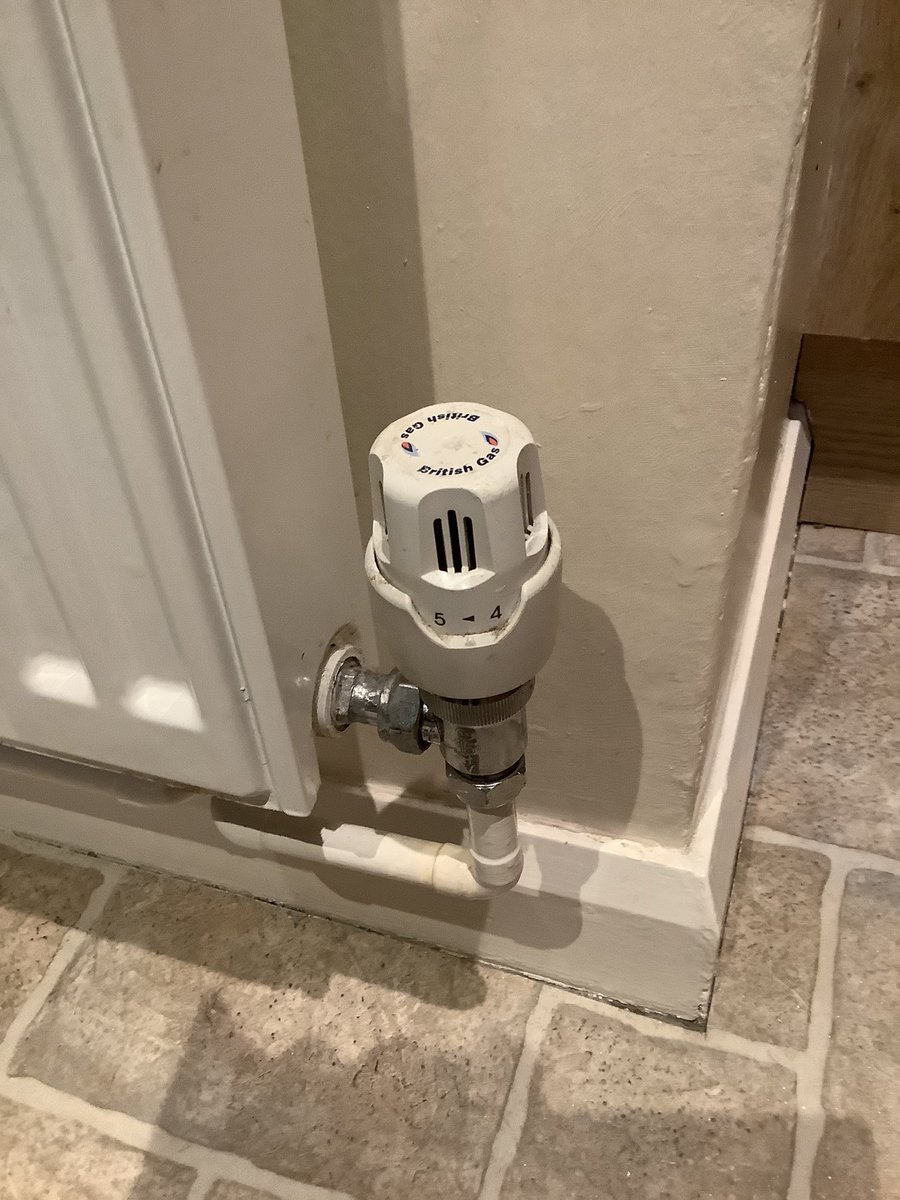 ItWasting's tweet photo. @joeb_EY You may have thermostats in your radiators too, so you can control each room separately. https://t.co/pPhpd2kz4B