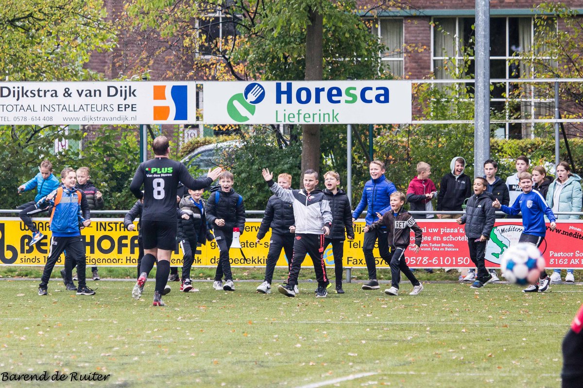 vvSEH's tweet photo. Veel ontlading hoor bij de spelers รฉn supporters na de 0-1 รฉn 0-2 vanmiddag. En dus juich je dan samen met de twaalfde man!
๐ธBarend de Ruiter
Check de site voor meer foto's: @ https://t.co/rzch825tf6
#samenjuichen #trots #ezcseh #wijzijnseh https://t.co/6EhZGh0ydh