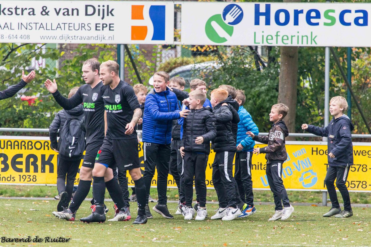 vvSEH's tweet photo. Veel ontlading hoor bij de spelers รฉn supporters na de 0-1 รฉn 0-2 vanmiddag. En dus juich je dan samen met de twaalfde man!
๐ธBarend de Ruiter
Check de site voor meer foto's: @ https://t.co/rzch825tf6
#samenjuichen #trots #ezcseh #wijzijnseh https://t.co/6EhZGh0ydh