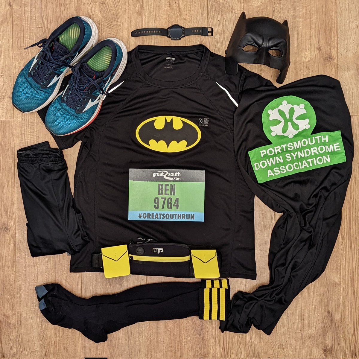 Ready for the 10 mile slog tomorrow. #flatlay There's still time to sponsor me. justgiving.com/fundraising/be… @PortsmouthDSA . . . . @Great_Run #pdsagreenarmy #running #superdads #batman #robin #greatsouthrun #inclusionmatters