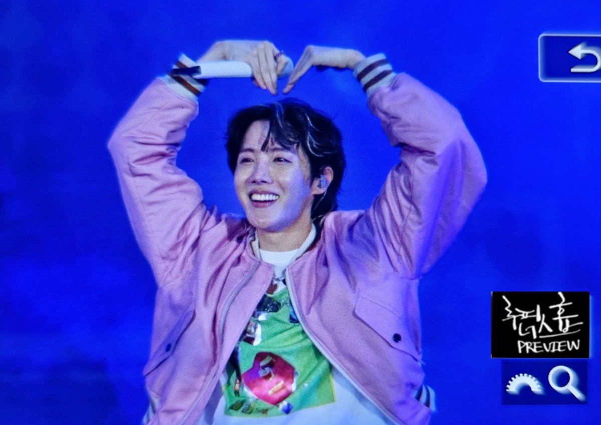 vEEGWP66VJ98hwX's tweet photo. I am vibing to the song #jhope_EqualSign  from the critically-acclaimed album #JackInTheBox by #jhope (@BTS_twt)
WeLoveYouHobi https://t.co/XSHUBiMMBf