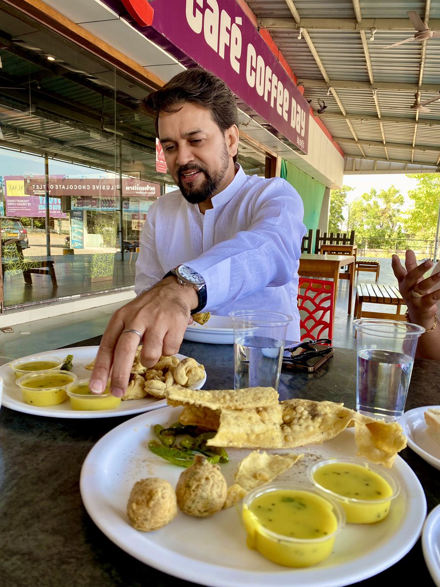 RoflGandhi_'s tweet photo. कहां है भूखमरी? https://t.co/XAoQsJYjV1
