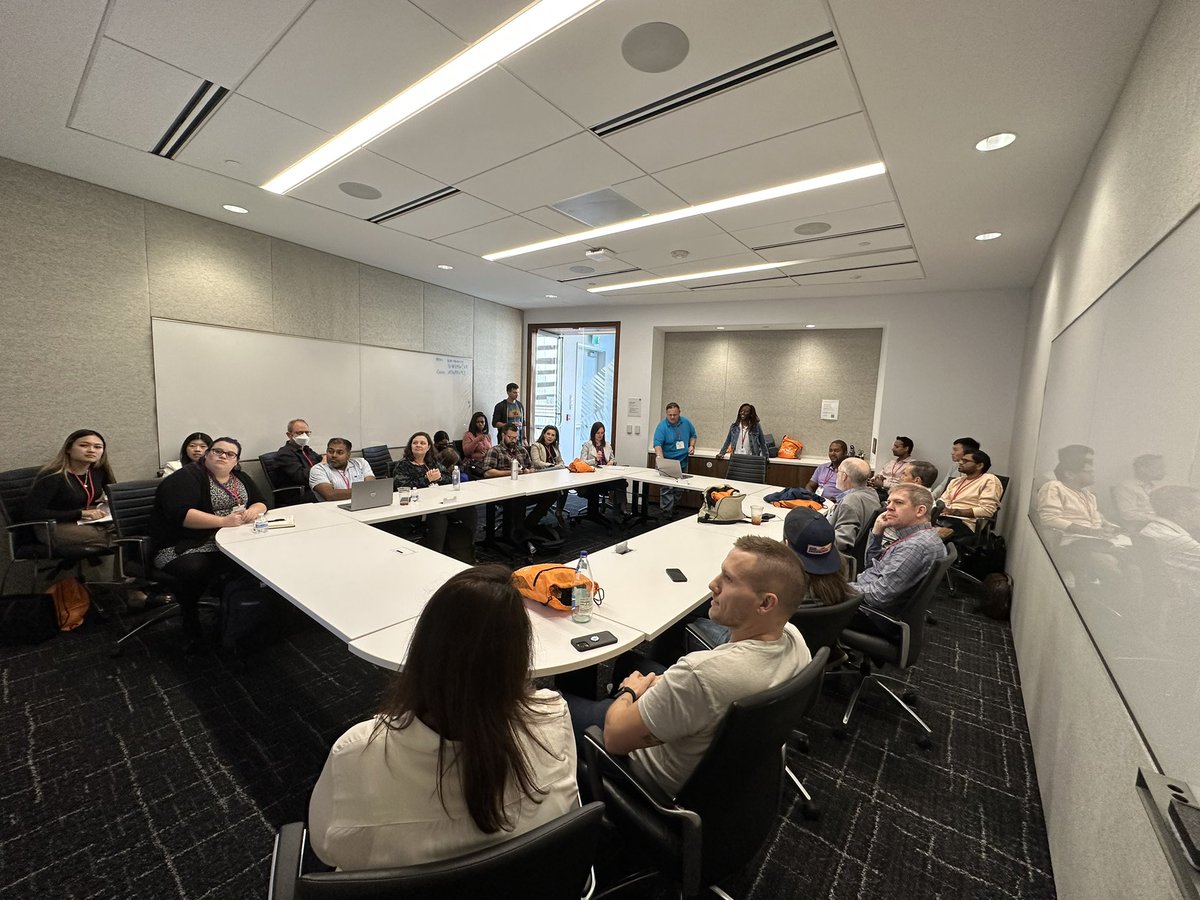 thiagocb's tweet photo. Time to hear from @IAmDelishaE @DaveMathias all the ‘BS’ in Product Management… Behavioral Science that is! #pcampatl #prodmgmt https://t.co/jTiMRRG9xn