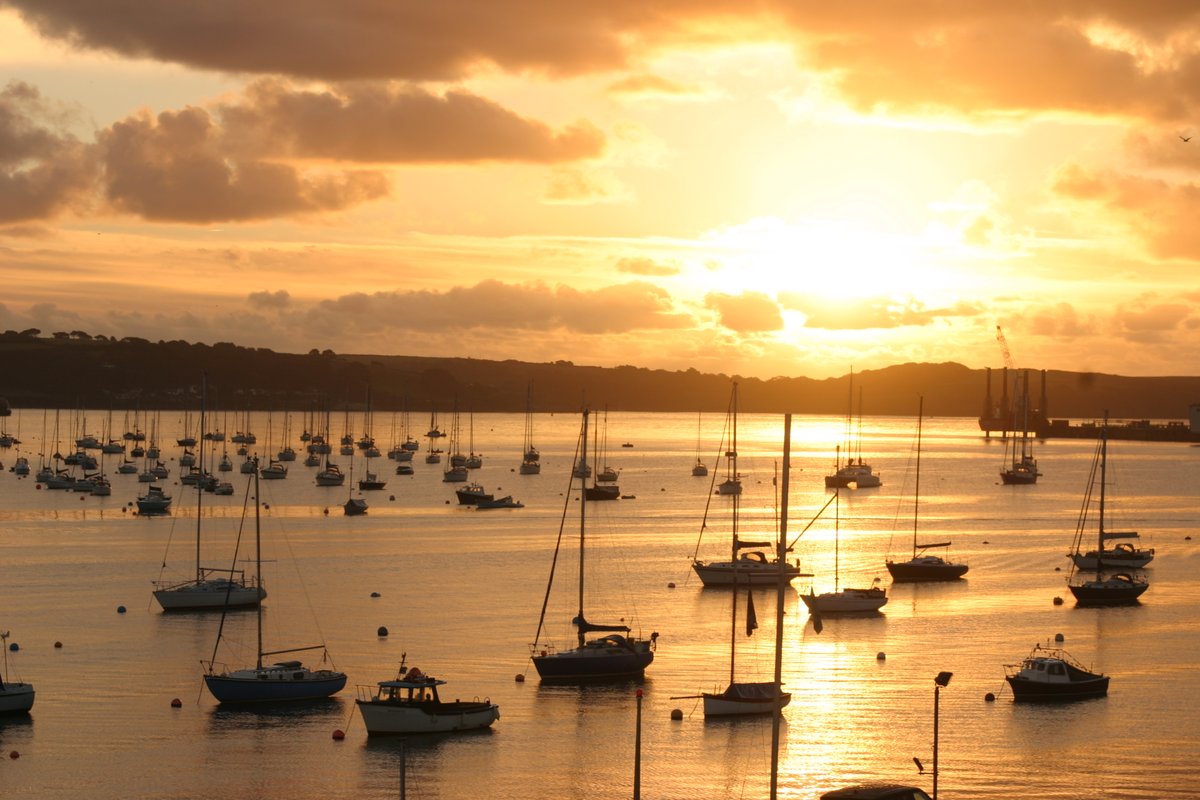 Greenbankhotel's tweet photo. Glorious sunsets, footprint free beaches, and charming Cornish villages. This is our favourite time to explore Cornwall. From just £99 per night it could be yours as well. 

Book our Cornish Winter Getaway  -> https://t.co/Vr8jCMKo2b

#cornwall #holidayincornwall #visitcornwall https://t.co/ZqcXKokM0u