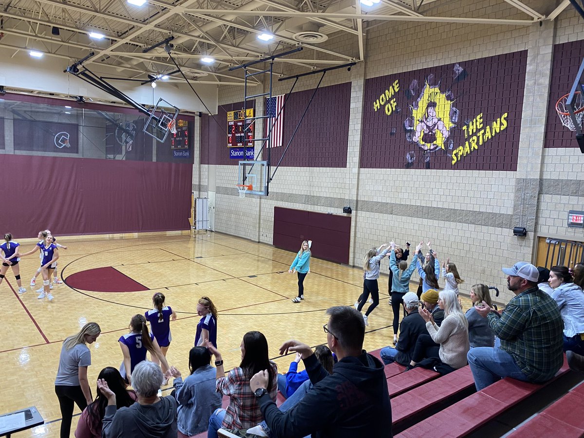 Demon_VB's tweet photo. Spotted by a Wildcat parent: Demon Volleyball athletes cheering on the Wachter 8th grade A1 team in their end of season championship game against Horizon! ❤️🏐

Good Luck, Ladies!!💪🏻
#Demonvb #OneUltimateGoal #DemonPride https://t.co/CYRHOlHrcD