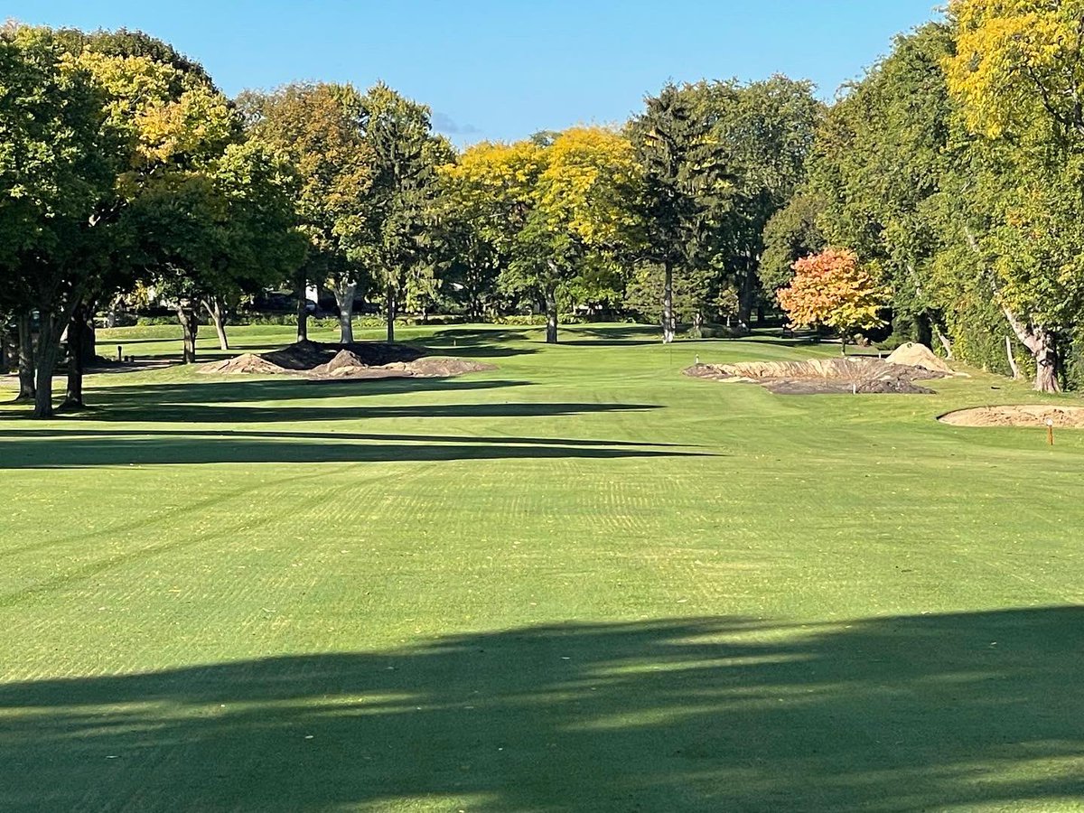 emergency9golf's tweet photo. Just a few images of Glen Flora. Green side bunkering is starting to take shape.
#golf #chicagogolf #ilgolf #illinoisgolf #golfdesign #historicalrenovation #golfarchitecture #designbuild https://t.co/hiOmxbYKut