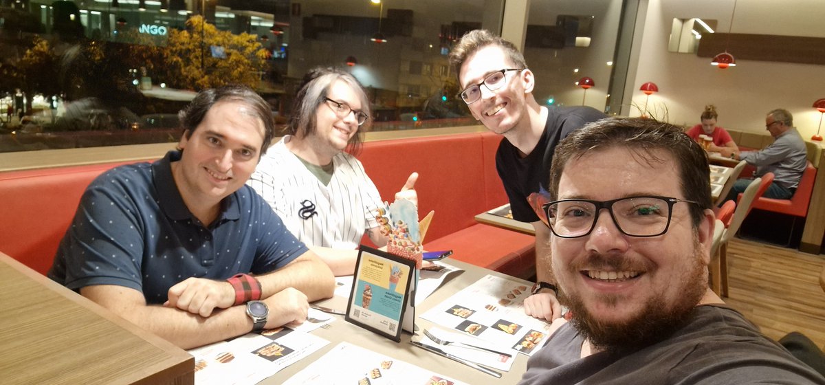 doppeLzgz's tweet photo. Dinner time with tomb raider friends 😊 https://t.co/dJgARxGwDt