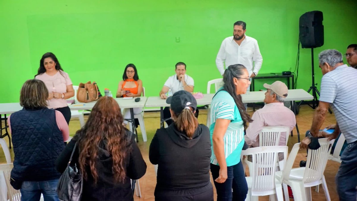 AlyGamboa's tweet photo. Sábado de mucho trabajo 👏 me reuní con distintos comerciantes de nuestra hermosa capital para estrechar lazos y ponerme a sus órdenes, este sector es importantísimo para la sociedad Duranguense y está en nosotros hacerlos sentir respaldados 💪🏼 ¡Cuentan conmigo! https://t.co/8Qxk13O5VZ