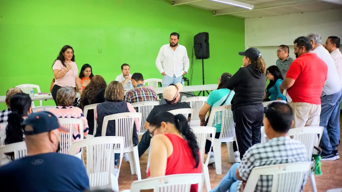 AlyGamboa's tweet photo. Sábado de mucho trabajo 👏 me reuní con distintos comerciantes de nuestra hermosa capital para estrechar lazos y ponerme a sus órdenes, este sector es importantísimo para la sociedad Duranguense y está en nosotros hacerlos sentir respaldados 💪🏼 ¡Cuentan conmigo! https://t.co/8Qxk13O5VZ
