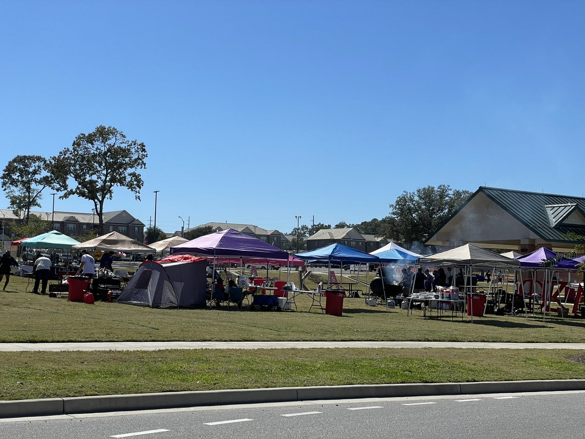 SouthAlabamaFGO's tweet photo. Game Day Reminder:  As you come to watch @SouthAlabamaFB be sure you look at signage placed to help you navigate the area near and around campus. Plan extra time today as we celebrate Homecoming and Reunion Weekend. @SouthAlabamaAD @SouthAlabama https://t.co/z3OLBz8h36
