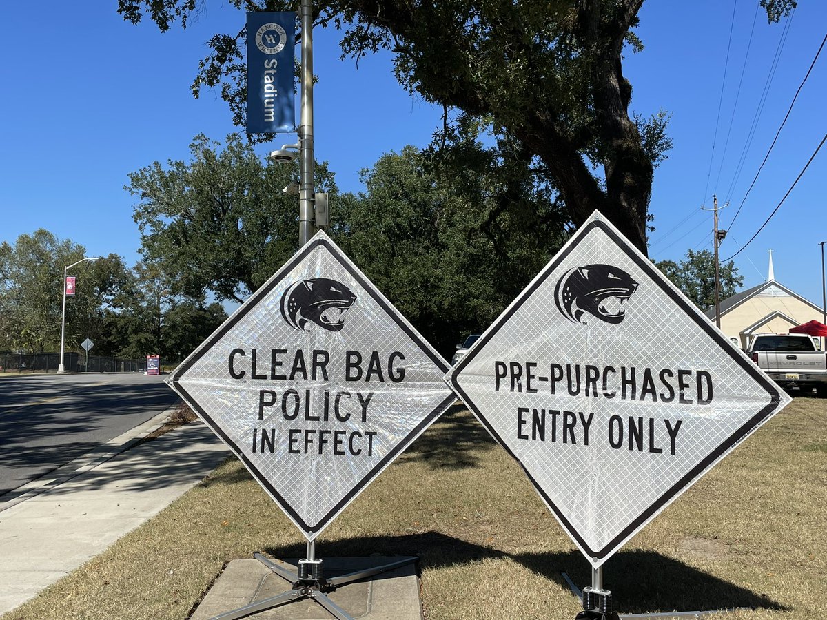 SouthAlabamaFGO's tweet photo. Game Day Reminder:  As you come to watch @SouthAlabamaFB be sure you look at signage placed to help you navigate the area near and around campus. Plan extra time today as we celebrate Homecoming and Reunion Weekend. @SouthAlabamaAD @SouthAlabama https://t.co/z3OLBz8h36