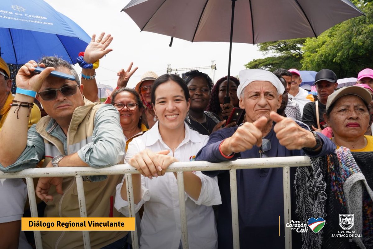 AlcaldiaDeCali's tweet photo. Entre actos culturales que invitan a la reconciliación, se lleva a cabo en la @UnivalleCol el Diálogo Regional para la construcción del Plan Nacional de Desarrollo.

El Gabinete presidencial se toma este punto de la ciudad a través de la escucha.

💙❤️💚 @infopresidencia https://t.co/uXWKw1o39A