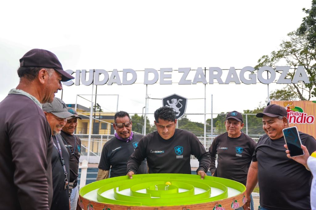 CesarGodoyNi's tweet photo. Mil gracias a cada uno de mi equipo de Servicios Generales, cada uno es un pilar importante del trabajo que realizamos día con día.
Con mucho cariño, les entregamos un delicioso almuerzo y compartimos un momento de diversión gracias a #PolloIndio. 🦁🐟 https://t.co/OqrfFhRxGL