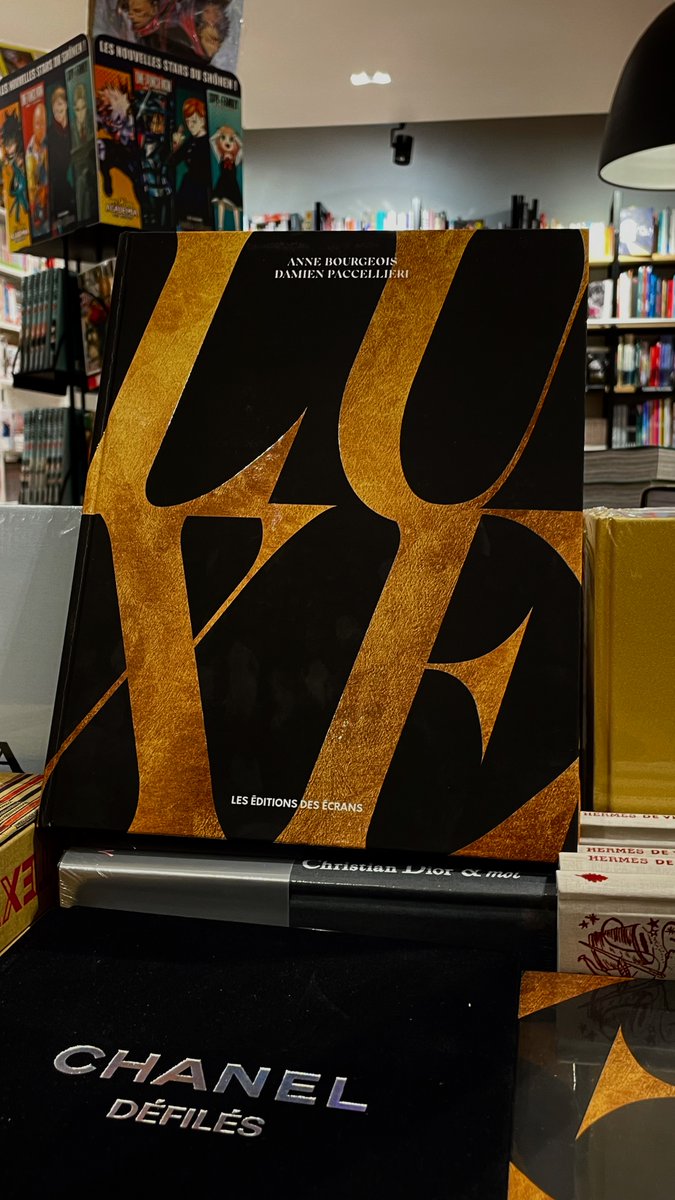 cin_frenchtouch's tweet photo. Avec  @DamienPaccellieri dans les librairies parisiennes @laurentkoffel  #Chantelivre  #ledivan #luxe #livre #lecture #metiers #savoirfairefrancais https://t.co/Ggj07YRUJL
