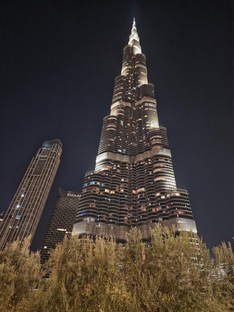ScottProEU's tweet photo. So l'm in Dubai for work but had chance to be a tourist 1st. This is the Burj Khalifa, @ 828m the tallest building in the world. It cost $1.6 billion to construct... Doesn't that show how much money was pissed up the wall by Track &amp; Waste or BoE bailing out the £ #toryPsychopaths https://t.co/uhNyef3nGl