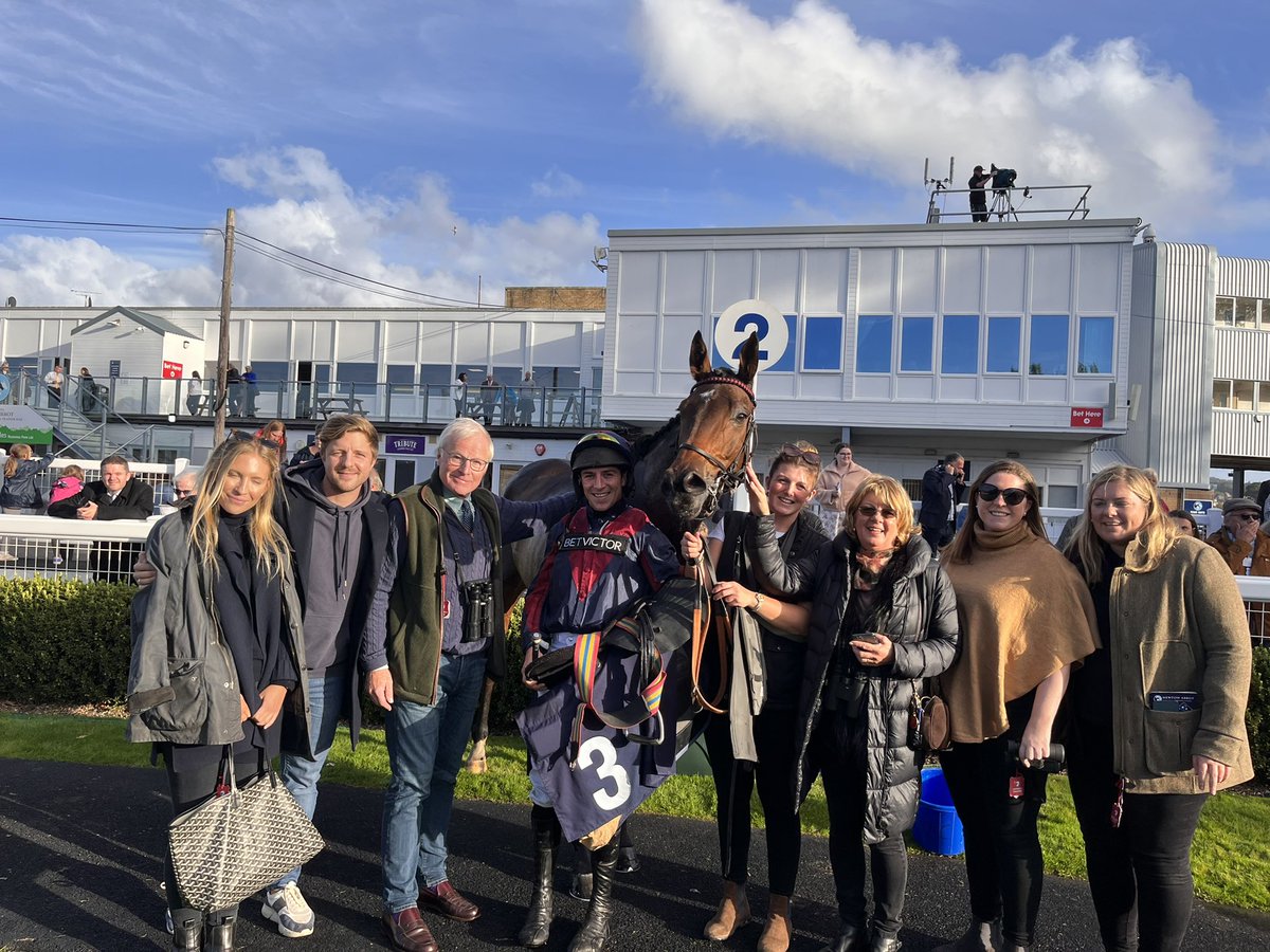 jamiesnowden's tweet photo. A good day @AtTheRaces with #KiltealyBriggs winning the feature @MarketRasenRace #Datsalrightgino 2nd (half a length) on chasing debut @NewtonAbbotRace & #LegendsRyde 3rd in the valuable Intermediate Chase @McNeill_Family @Janeglyndavies @TonyPalk @BetVictor #winners @RacingTV https://t.co/nebwGoTopI