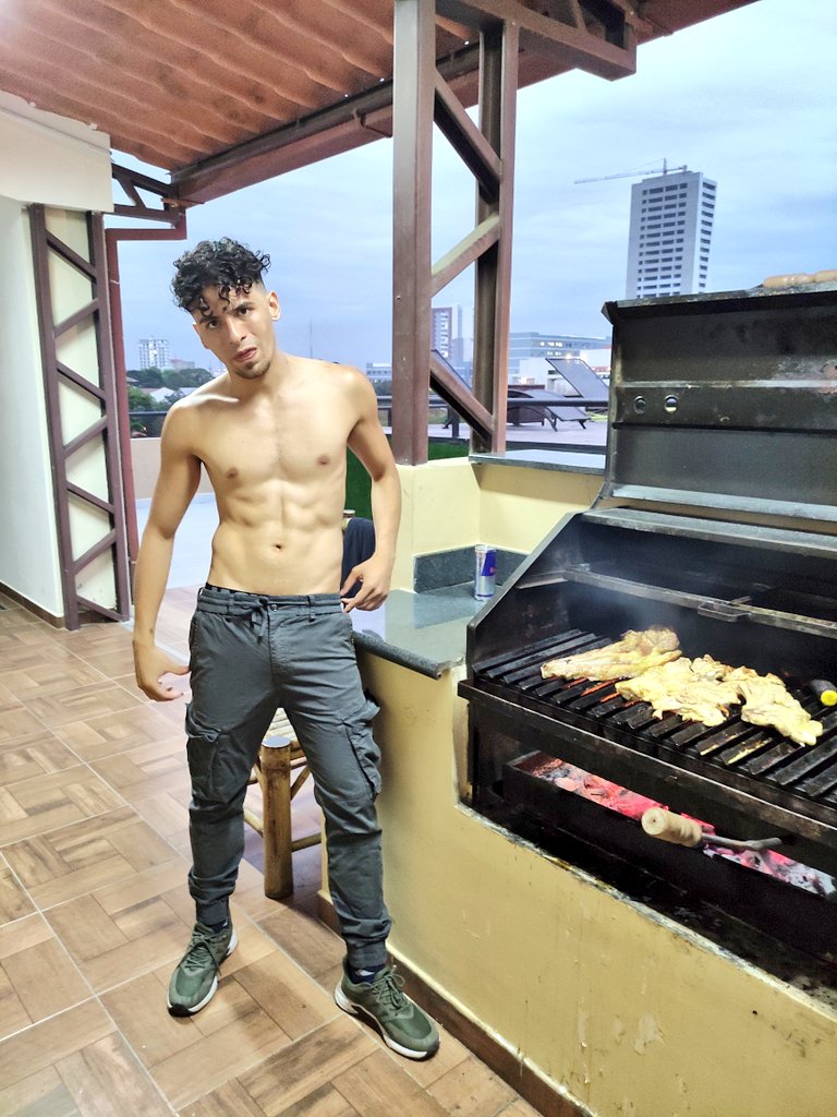 Te invito a comerte mi carne 😈
Onlyfans.com/kevinweed8