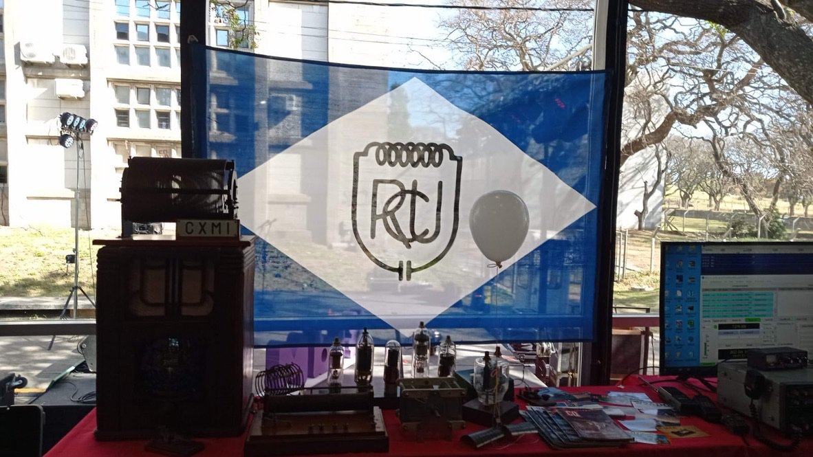 RCU_CX1AA's tweet photo. El RCU en #IdM2022 Ingenieria deMusetra de la #fing, que celebra los 100 años de la radio en Uruguay. Hoy Sábado de 18 a 21 hs. https://t.co/FvkRvrvoNi