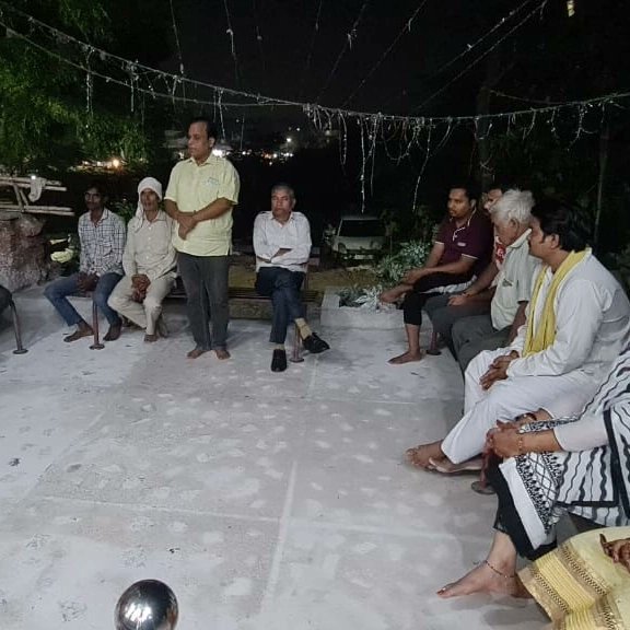 poonambhatibjp's tweet photo. कल 16 अक्टूबर को राष्ट्रीय अध्यक्ष श्री @JPNadda जी की उपस्थिति में रामलीला मैदान में होने जा रहे पंच परमेश्वर सम्मेलन की तैयारियों हेतु तुग़लकाबाद विस्तारवार्ड में खंड की बैठकों के दौर के क्रम में पहाड़ी मंदिर में कार्यकर्ताओं के साथ बैठक कर सम्मेलन में शामिल होने का निवेदन किया https://t.co/XjqCiHqXLC