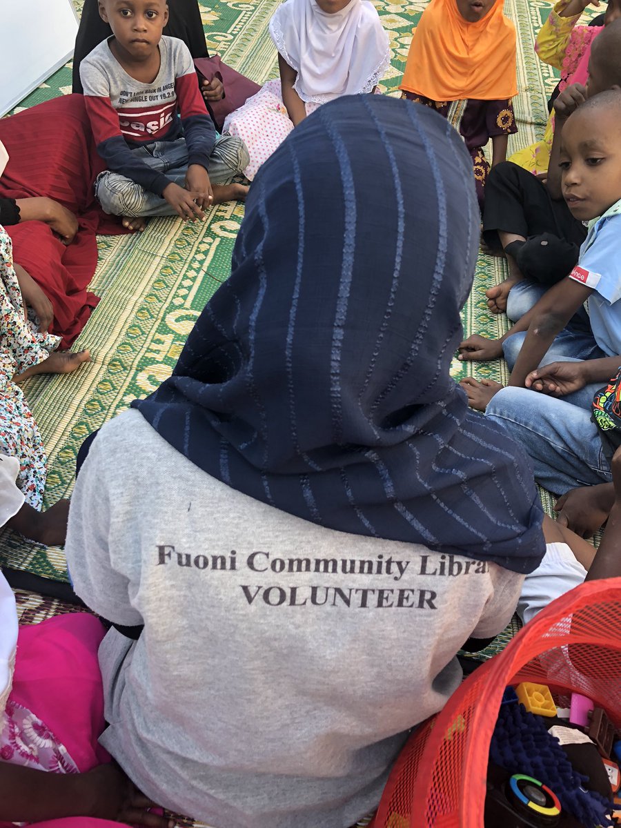 MaktabayaFuoni's tweet photo. Upungufu wa vitabu sio changamoto kubwa kwetu, program ya @RoomtoRead ni rafiki wa karibu inayotuwezesha kupata vitabu vya hadithi za watoto kwa lugha yetu nzuri ya kiswahili, Watoto wanafurahia teknolojia! @RoomtoRead_TZ @MabalaMakengeza https://t.co/HowXanDrBR