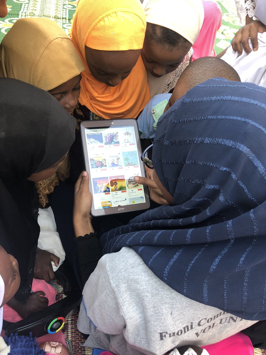MaktabayaFuoni's tweet photo. Upungufu wa vitabu sio changamoto kubwa kwetu, program ya @RoomtoRead ni rafiki wa karibu inayotuwezesha kupata vitabu vya hadithi za watoto kwa lugha yetu nzuri ya kiswahili, Watoto wanafurahia teknolojia! @RoomtoRead_TZ @MabalaMakengeza https://t.co/HowXanDrBR