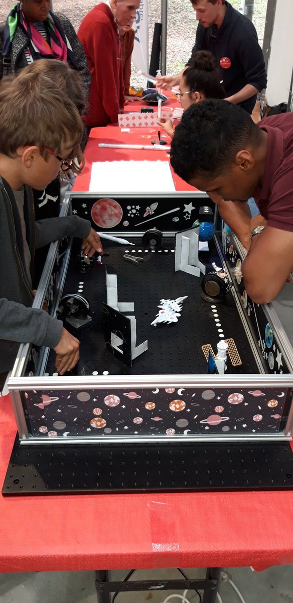JamierRaphael's tweet photo. Phd students of @ChapterLimosa participated to the @FeteScience national event ! Wonderful labs proposed for young and old !! Discovery of the photonics world for the general public ! Excellent job 🥳🥳👏👏 !!
@InstitutXLIM @unilim @OpticaWorldwide https://t.co/YQ3trQp5oZ