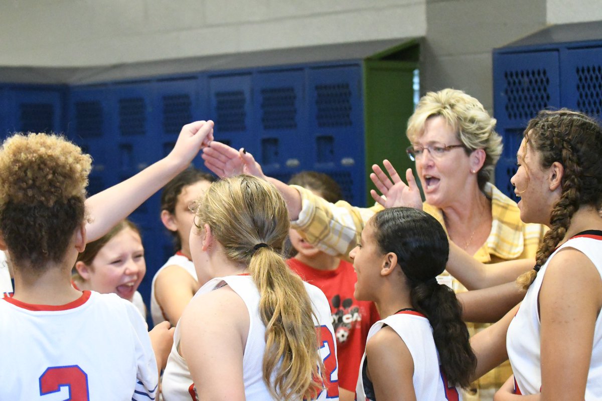 ErinNDouglas10's tweet photo. 1, 2, 3, EAST!

Some wise words from @DrCatStephens after East’s big win over Liberty in the Tullahoma play day. East Varsity is 3-0 so far this week with a win on Thursday and two today. https://t.co/6HNboA5eDD