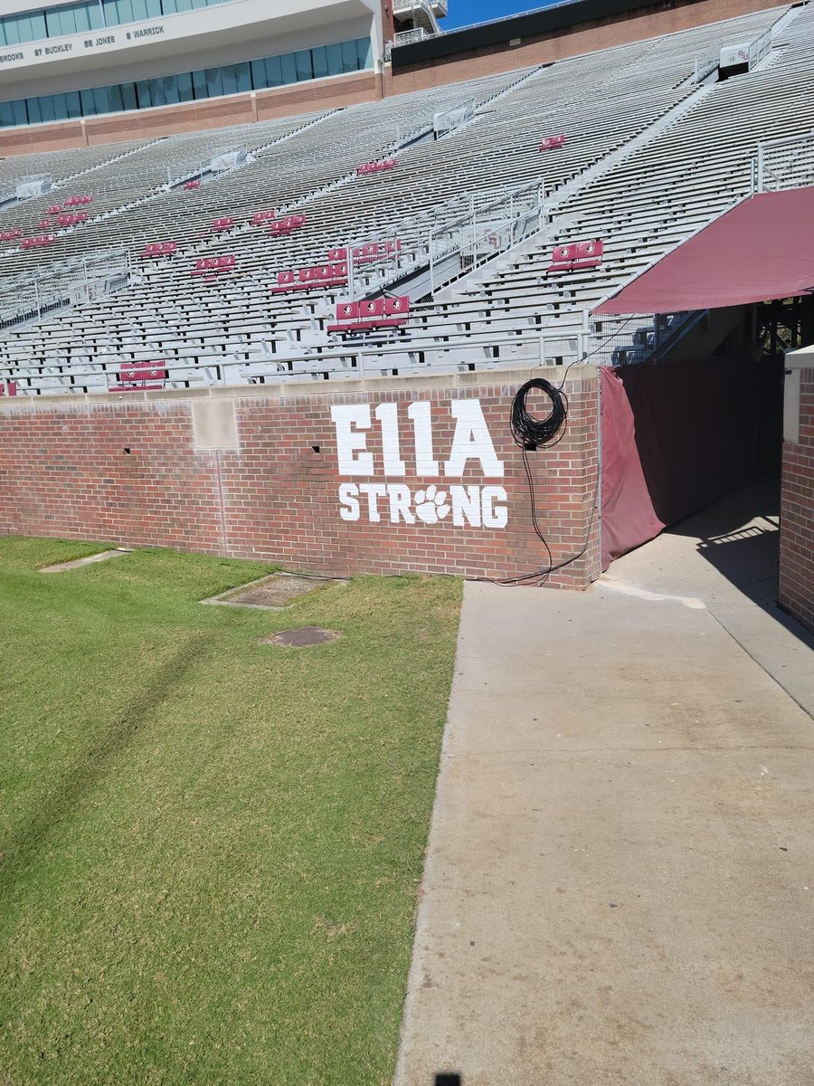 Last season, Clemson paid tribute to the late Bobby Bowden with his memorial logo painted on the sideline. 

This year, Florida State is honoring the memory of Ella Bresee with the #EllaStrong logo in their stadium.

Respect. 

📸: <a href="/jared_waldrip/">Jared Waldrip</a>