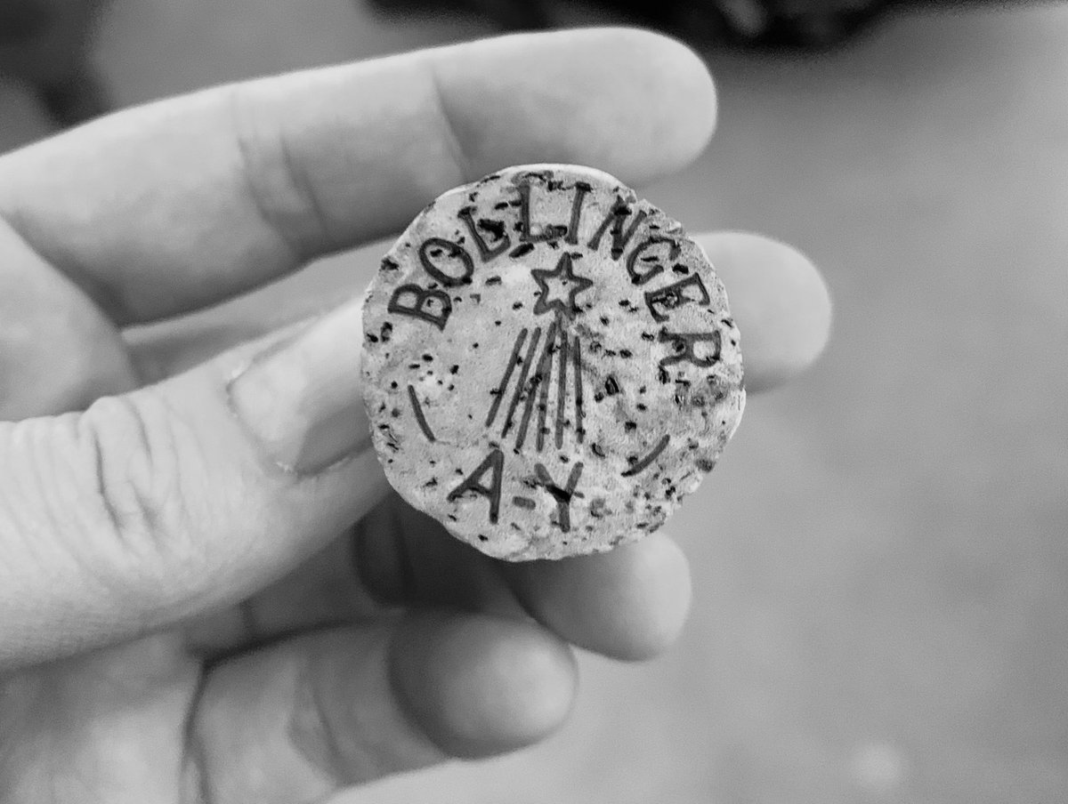 widow_waiting's tweet image. Happy 6th Anniversary to my wonderful husband. We’ve done a hell of a lot of living these last 6 years &amp;amp; have shared enough love to last a lifetime. Tonight we’re enjoying pink fizz while we wait for our takeaway. 

#WeeMoments
#TerminalCancer
#AnticipatoryGrief