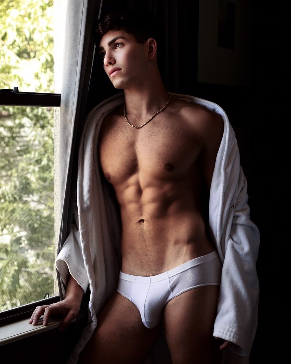 TW Pornstars - Hot Dudes Good Mood 🇺🇦. Twitter. Logan Blake by  @ThomasSynnamon 📸. 6:39 PM - 15 Oct 2022