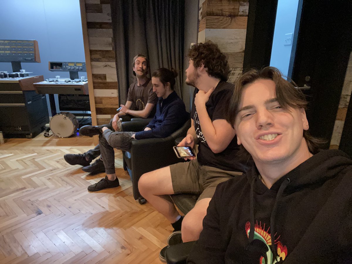 Honey Dagger tweet media