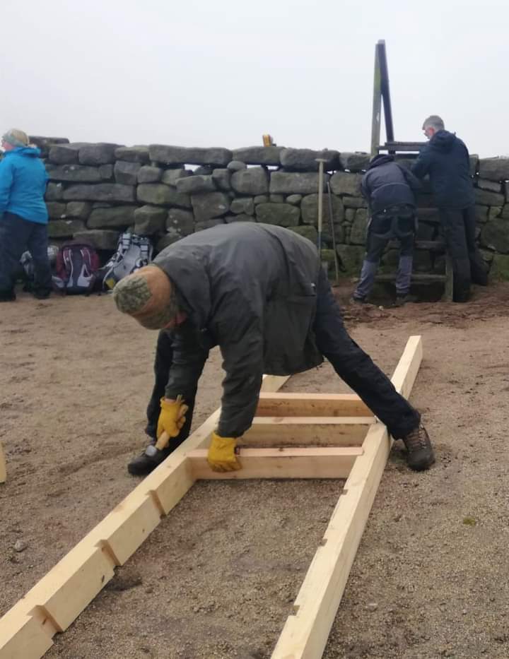 Mournelive tweet media