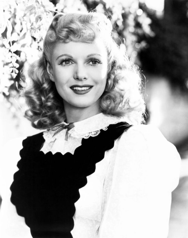 FilmsQuirky's tweet photo. #TheChineseBungalow (1930) #MagicNight (1932)
#VictoriaTheGreat (1937) #PiccadillyIncident (1946)
#TheCourtneysOfCurzonStreet (1947)
#SpringInParkLane (1948) #Odette (1950)
#TheLadyIsASquare (1959)
#GoneButNotForgotten
#AnnaNeagle (1904-1986)
#DamesOfFilm #FilmTwitter ๐ฝ๏ธ๐ฌ https://t.co/mWY2c5DTQO
