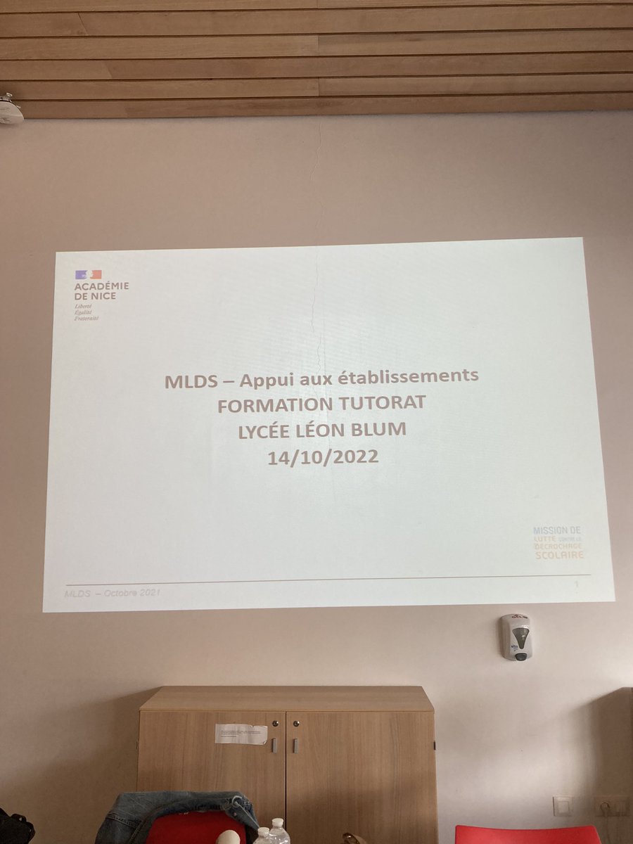 valpin83's tweet photo. Formation tutorat au LP Léon Blum de Draguignan. Une équipe soudée, motivée et très investie auprès de l’accompagnement de jeunes.#MLDS https://t.co/Zq0OpEVX5p