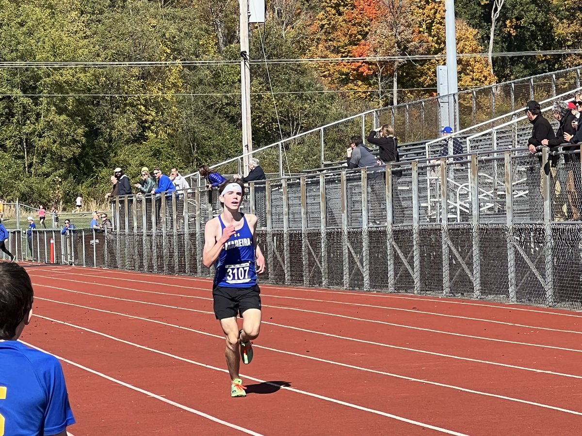 KenjiMatsudo's tweet image. Junior Ryan Ashton giving his very best back home in Madeira! Great meet for the Stangs! @MadeiraXCTrack