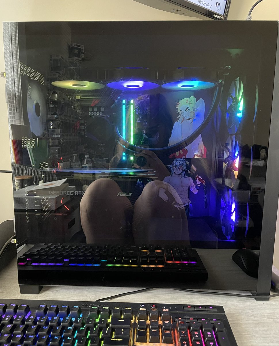 IamHeather22's tweet photo. A few months back, I was told that my friends came together to build me a PC. I couldn’t accept it at the time bc my mental health wasn’t at its best. I don’t think the gesture really sank in until I opened it yesterday. I truly don’t know what I would do without y’all in my life https://t.co/MQe0rlrHnW