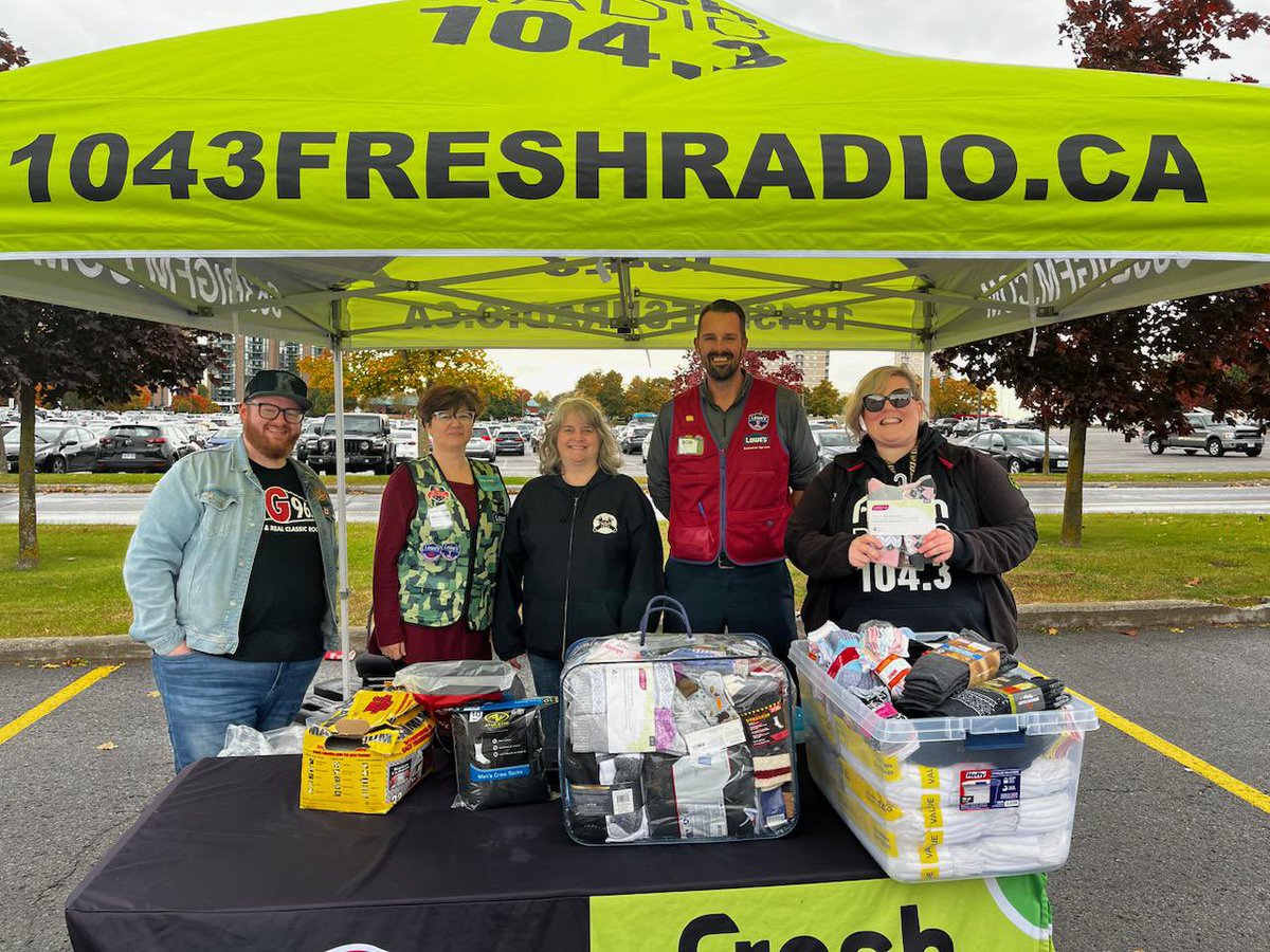HeatherlEvans73's tweet photo. Bob and I had the privilege delivering over 200 pairs of socks to the @sock_kingston and @1043FreshRadio #socktober #givingback #helpingyourcommunity @LowesCanadaCorp https://t.co/Jb9i2mIl5x