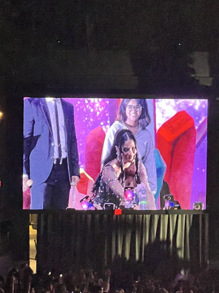 thedarryn's tweet photo. finally getting the chance to see one of my 🐐’d / favorite artist of all time after COVID took that chance away 2 years ago… my mind is just 🤯🤯🤯🤯, thank you @JheneAiko for putting on such an amazing show, belly pushed through😍🤎 #ALLEL #WAYs #Soulmates https://t.co/QR8RxpYYIP