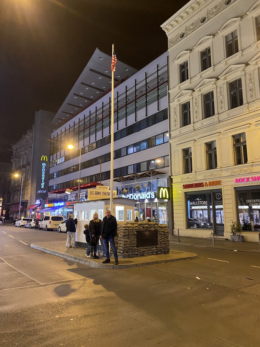 Simon Carley (@emmanchester) on Twitter photo Great to be back in Berlin for #eusem22 and to be #stemlynsontour again with <a href="/EMergeMedGlobal/">Anisa Jafar @EMergeMedGlobal.bsky.social</a> <a href="/richardbody/">Rick Body</a> <a href="/LeechCaroline/">Caroline Leech</a> @codingbrown @ResusOne <a href="/davidcarr333/">David Carr</a> <a href="/jiconnoly/">jimconnolly</a> @EuropSocEM <a href="/EusemY/">EUSEM YEMD</a> and so many more old friends and new Great to be back in Berlin for #eusem22 and to be #stemlynsontour again with <a href="/EMergeMedGlobal/">Anisa Jafar @EMergeMedGlobal.bsky.social</a> <a href="/richardbody/">Rick Body</a> <a href="/LeechCaroline/">Caroline Leech</a> @codingbrown @ResusOne <a href="/davidcarr333/">David Carr</a> <a href="/jiconnoly/">jimconnolly</a> @EuropSocEM <a href="/EusemY/">EUSEM YEMD</a> and so many more old friends and new