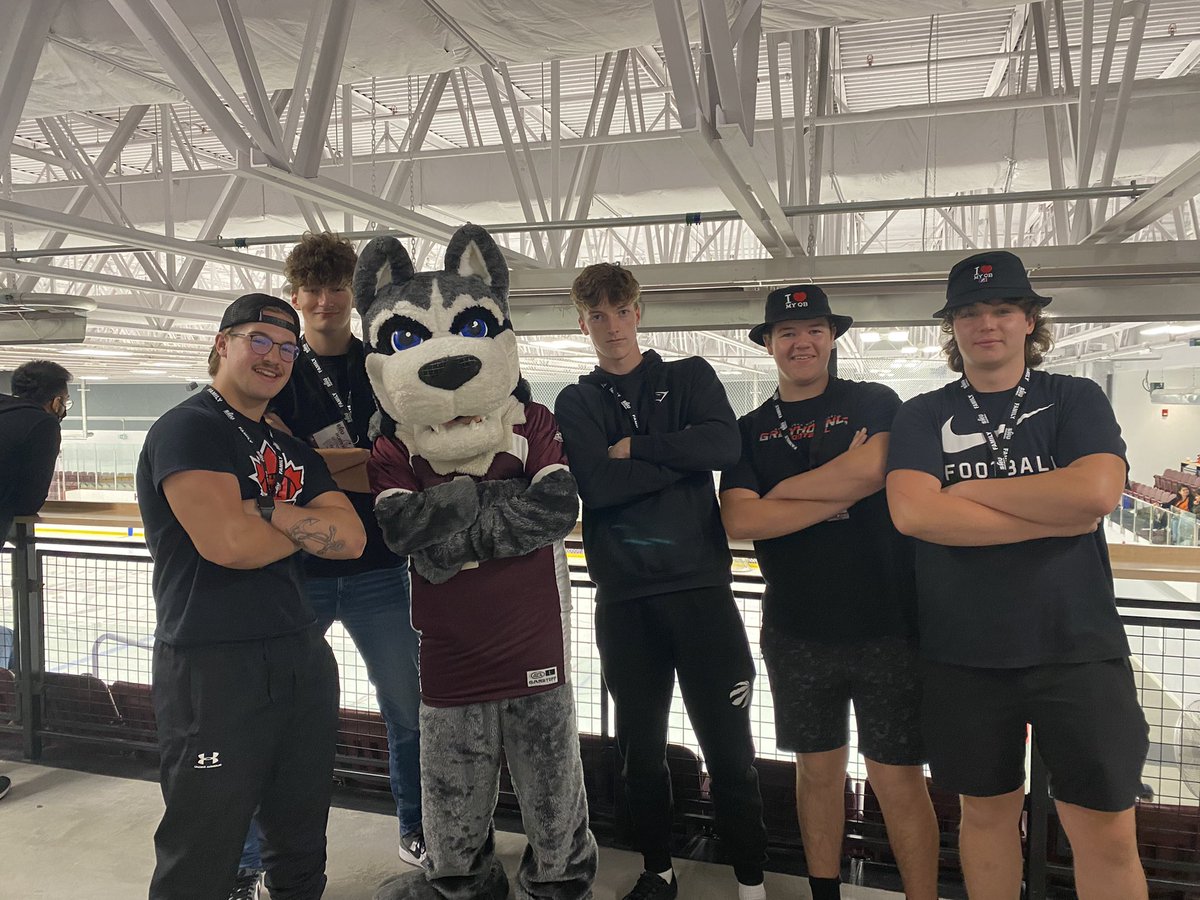 MrJSamps's tweet photo. Homecoming! Go Huskies! #onegoweallgo https://t.co/UKDvYtL98g