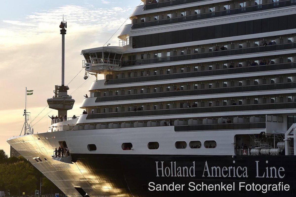 Vanavond om 18:00 uur vertrok de MS Rotterdam VII, onder grote belangstelling, voor een historische oversteek naar New York. Een reis zoals de eerste ss Rotterdam op 15 oktober 1872 ook maakte. Vandaag dus exact 150 jaar geleden.