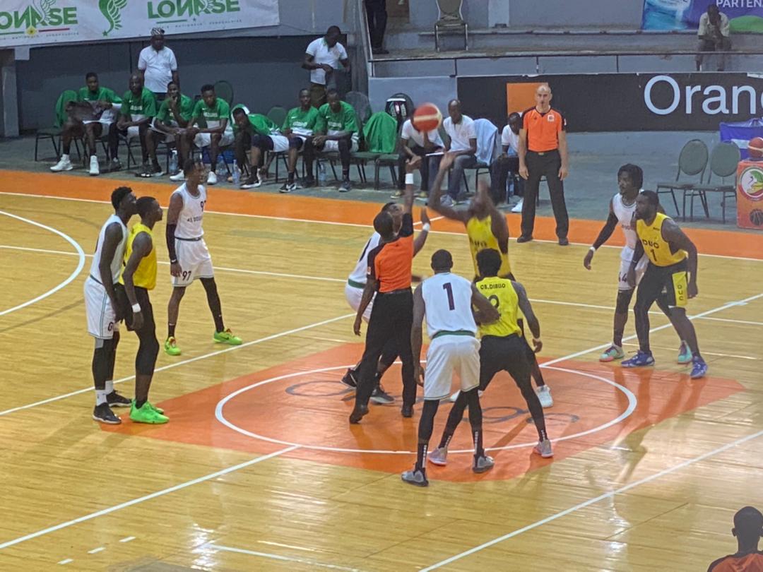 dierydiallo's tweet photo. #Sunubasket Finale Playoffs (Garçons) Duc vs As Douanes : C'est la pause à Marius Ndiaye. Les Gabelous sont devant avec un +4.
#Senegal #basketball #finaleplayoffs https://t.co/PWJV09LXbi
