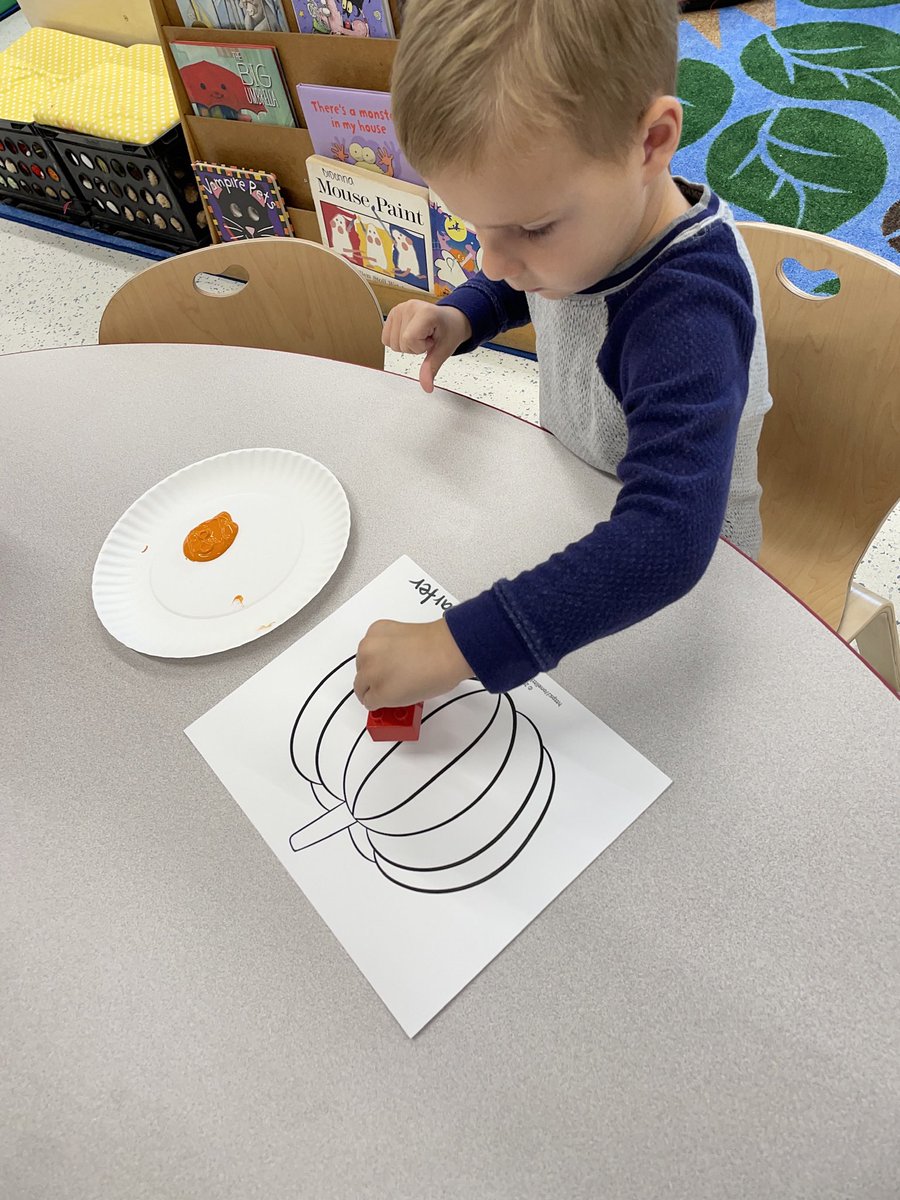Painting pumpkins with legos 🎃 @dps109 @earlylearn109