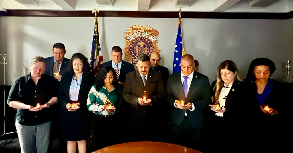 NYPD1stDep's tweet image. Today we join @starlegacyfdn in their ongoing effort to break the silence around the tragic issue of infant loss and stillbirth. For the tens of thousands of bereaved familles enduring such loss, it&apos;s important for them to know they are not alone. #NeverBeStill
@NYPDCommAffairs