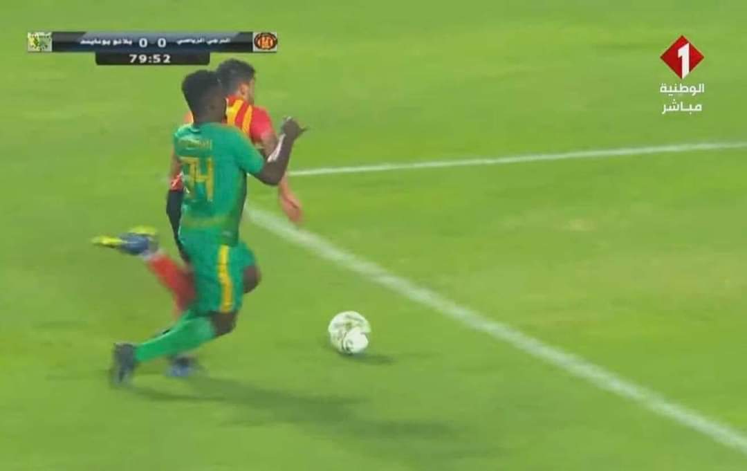 ehdy_n's tweet photo. @CAFCLCC ? The most corrupted team in the world 👉 @ESTunis1919
@fifacom_fr
It's a penalty 😂😂😂😂😂 WTF !! https://t.co/8Sji6mDT7E