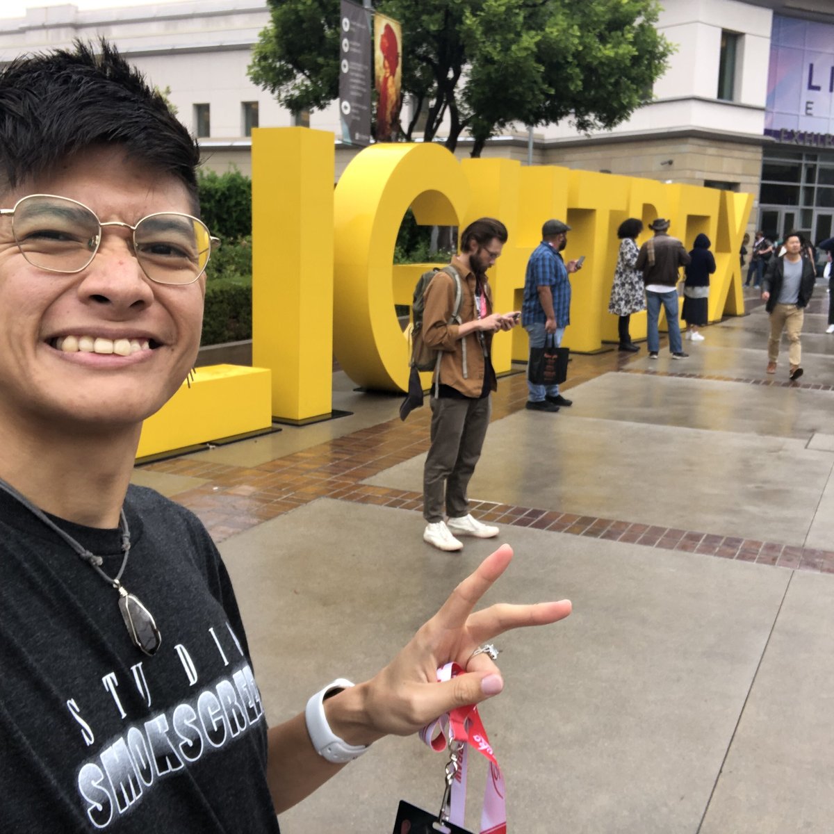 studiosmkscreen's tweet photo. Studio Smokescreen is at #LBX22! Come say hi to Kyle, Studio Manager, if you see him running around in the smokescreen t shirt.
Come see Smokescreen core collective artists at tables:
Ashley Lam at 235
Yue and Kristen at 306 https://t.co/reNLemG9Nf