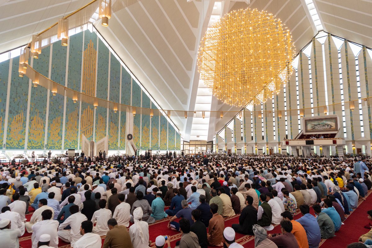 MhmdAlissa's tweet image. باضابطہ دعوت پر:
ہمیں گذشتہ دو ہفتوں کے دوران اسلام آباد میں پاکستان کی پہچان شاہ فیصل مسجد اور بادشاہی مسجد لاہور میں جمعہ کے اجتماعات سے خطاب کرکے خوشی ہوئی۔
یہ دونوں مساجد فن تعمیر اور نمازیوں کی گنجائش کے حوالے سے عالمی شہرت رکھتے ہیں۔