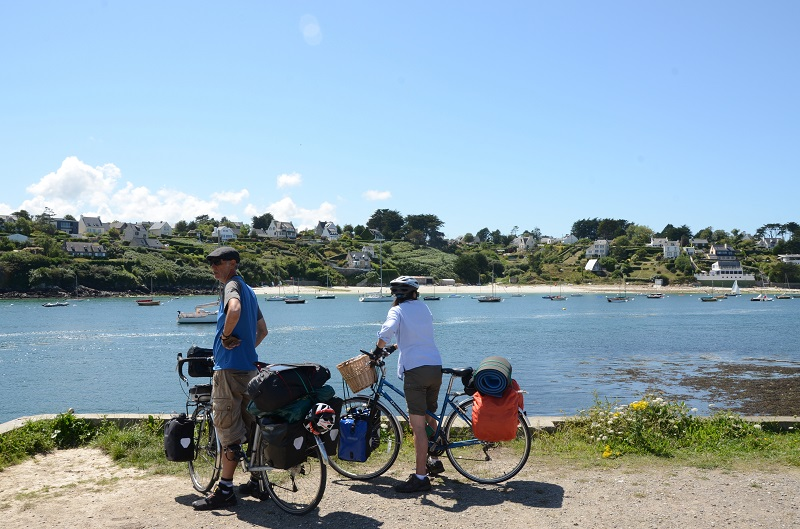 maeool's tweet photo. Chez @nadegehavet dans le Pays des Abers, le vélo n'existe pas non plus, dans les faits. 

Décidément, c'est un concours du désert vélo dans le Finistère nord ! https://t.co/vrxeNU4BID
