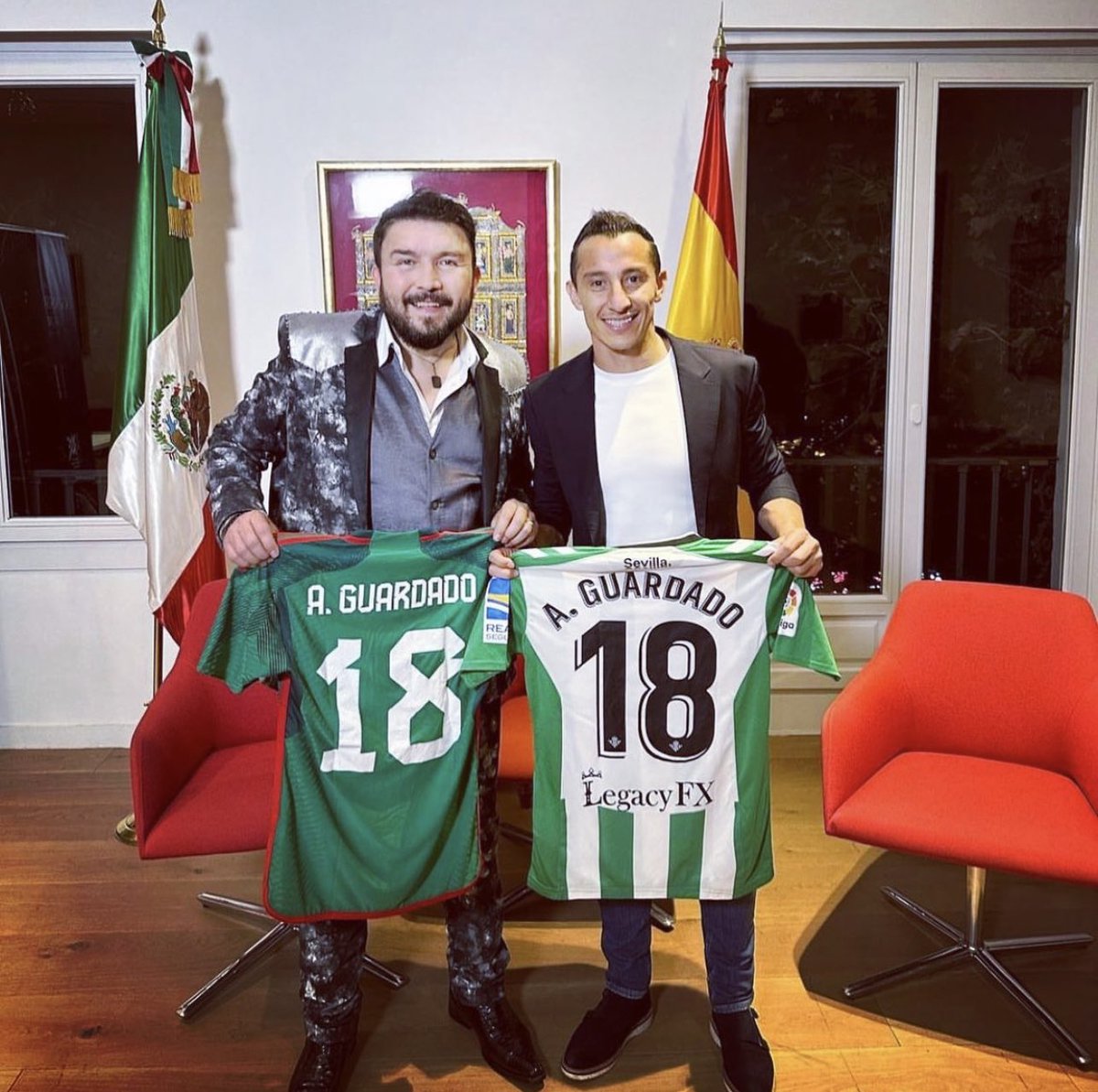 Andrés Guardado (@aguardado18) on Twitter photo Un verdadero placer y honor muy grande
poder disfrutar de la música de la madre de todas las bandas <a href="/ElRecodoOficial/">Banda El Recodo de Cruz Lizarraga</a> acá en España y poder coincidir con mi compa <a href="/PonchoLizarraga/">Poncho Lizarraga</a> que como siempre poniendo muy en alto su trabajo y la música de nuestro hermoso país!!
¡uuuuuuuuuuuuu Un verdadero placer y honor muy grande
poder disfrutar de la música de la madre de todas las bandas <a href="/ElRecodoOficial/">Banda El Recodo de Cruz Lizarraga</a> acá en España y poder coincidir con mi compa <a href="/PonchoLizarraga/">Poncho Lizarraga</a> que como siempre poniendo muy en alto su trabajo y la música de nuestro hermoso país!!
¡uuuuuuuuuuuuu