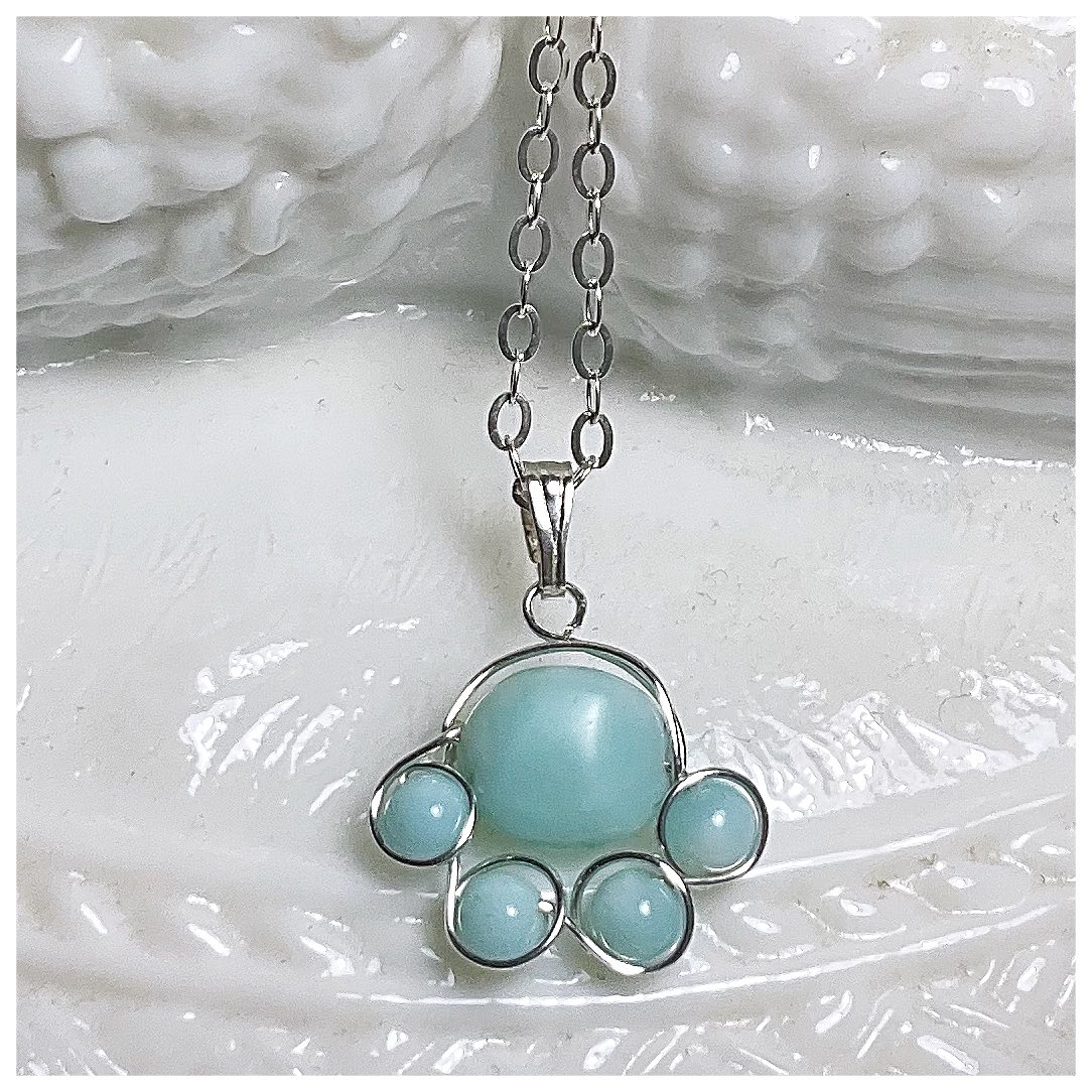 bowden2you's tweet photo. Sterling Silver Paw Print Pendant Necklace 🐾
Peruvian Blue Opal gemstones wrapped in sterling silver 24ga wire with sterling silver flat cable link chain, bail, lobster clasp & jump rings.
Price: $45.00 each plus shipping
#peruvianopal #sterlingsilverjewelry #pawprint #necklace https://t.co/haD7girZA6
